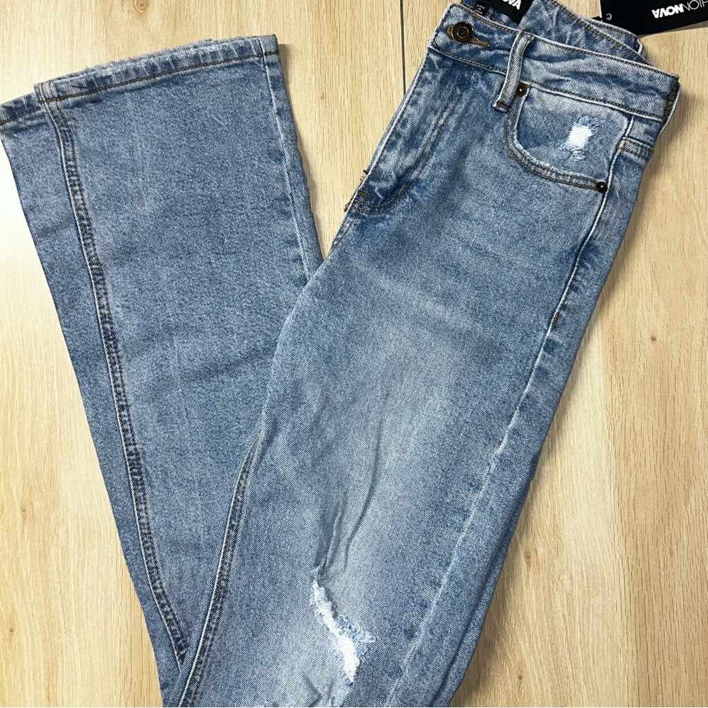 Daredevil ripped straight leg jeans  light blue wash
Size 3